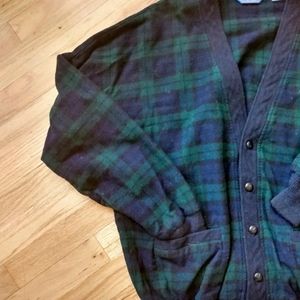 Pendleton Men's v neck button up cardigan.